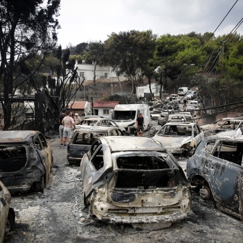 Καμένα αυτοκίνητα στο Μάτι