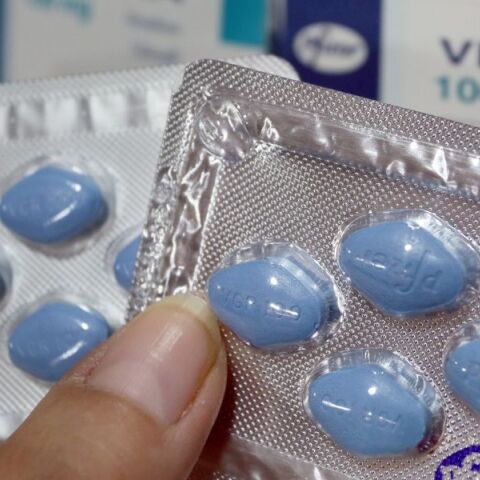 Κυκλοφορεί το «Viagra για γυναίκες»: Επιστήμονας δημιούργησε μη ορμονικό σκεύασμα που υπόσχεται να αναζωογονήσει τη σεξουαλική ζωή γυναικών μετά την εμμηνόπαυση