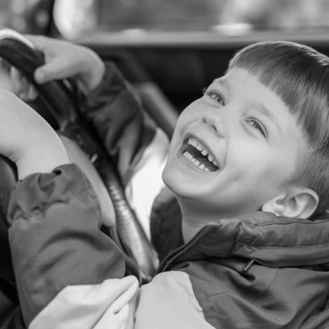 Παιδιά με ξένο αμάξι