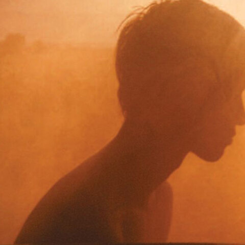 Ο αυτοκράτορας της Χαράς: Η τρυφερότητα ως αντίδοτο στη θλίψη