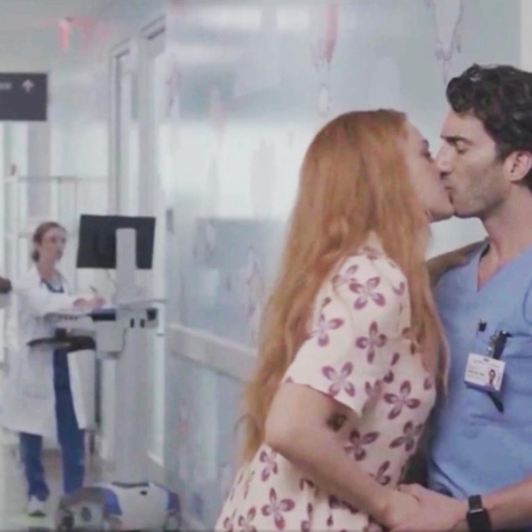 Στιγμιότυπο από την κομμένη σκηνή φιλιού του Μπαλντόνι με τη Λάιβλι 