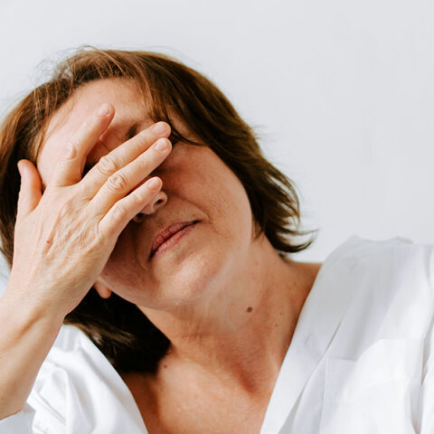 Πώς μπορούν να ξεπεραστούν τα ενοχλητικά συμπτώματα της εμμηνόπαυσης;