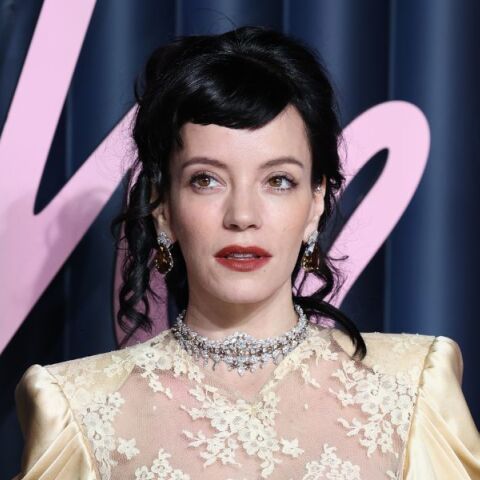 Λίλι Άλεν: Η τραγουδίστρια κυκλοφορεί USB σε σχήμα «παιχνιδιού» ως αναφορά στους στίχους του νέου της άλμπουμ West End Girl - Οι αντιδράσεις των θαυμαστών