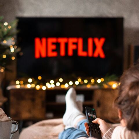 Explainer: Γιατί η συμφωνία Netflix - Warner Bros μπορεί να αλλάξει το Χόλιγουντ