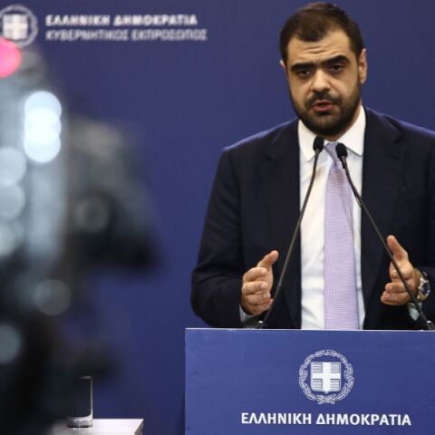 Παύλος Μαρινάκης: Ο κυβερνητικός εκπρόσωπος δηλώνει ανοιχτός σε διάλογο με τους αγρότες, υπογραμμίζοντας ότι η εφαρμογή του νόμου είναι μονόδρομος