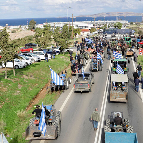 Αγρότες εναντίον κυβέρνησης. Καυγάς συνενόχων.