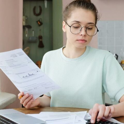 Ξεκινούν την 1η Φεβρουαρίου τα πορτοκαλί τιμολόγια -  Ποιες ώρες θα είναι χαμηλότερη η τιμή της κιλοβατώρας