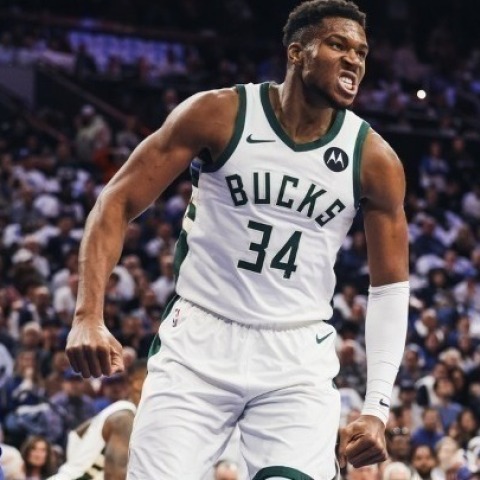 Αντετοκούνμπο: Επέστρεψε ο Γιάννης, επέστρεψαν και τα… χαμόγελα στο Μιλγουόκι