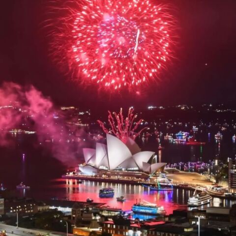 Εντυπωσιακά πυροτεχνήματα στην αλλαγή του χρόνου στον Ειρηνικό