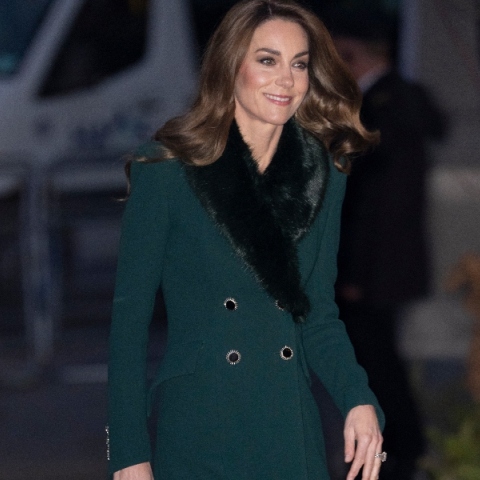 Για πρώτη φορά δυσαρέσκεια στο Παλάτι για δημοσίευμα που εξυμνούσε την Κέιτ Μίντλετον