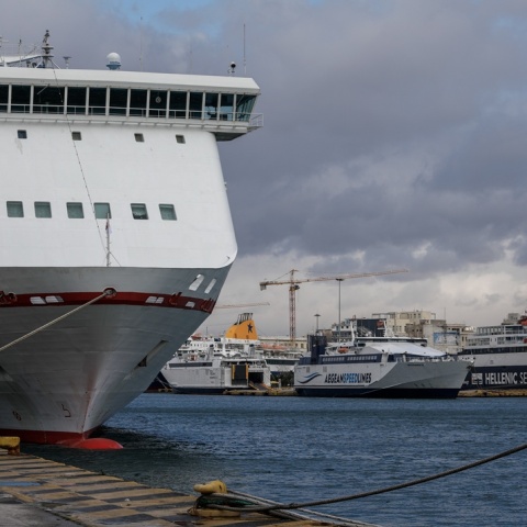 Πλοία στο λιμάνι του Πειραιά