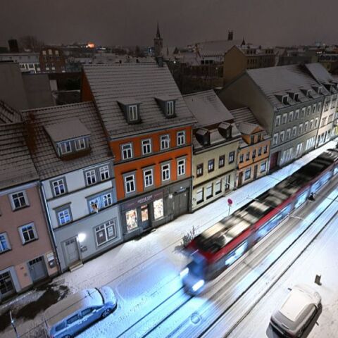 Χιόνι και παγετός πλήττουν την Ευρώπη: Χιλιάδες σπίτια στο σκοτάδι και ακυρώσεις πτήσεων 