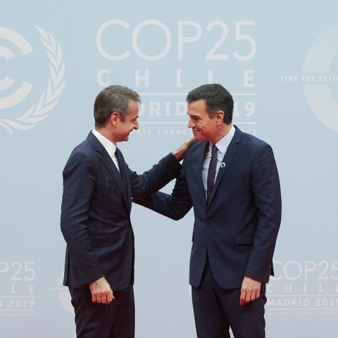 Ο Κυριάκος Μητσοτάκης με τον Πέδρο Σάντσεθ