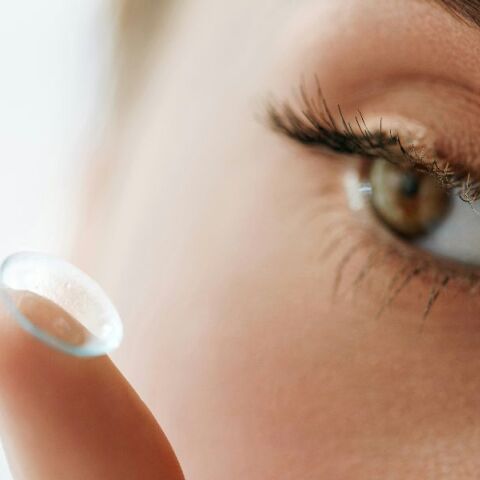 Μια παρασιτική οφθαλμική νόσος που μπορεί να προκαλέσει τύφλωση προσβάλλει κυρίως όσους φορούν φακούς επαφής - Πώς να την αποφύγετε