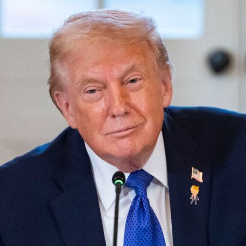 Τραμπ για Γροιλανδία: Η άμυνά της βασίζεται σε δύο έλκηθρα με σκύλους, θα την καταλάβουμε