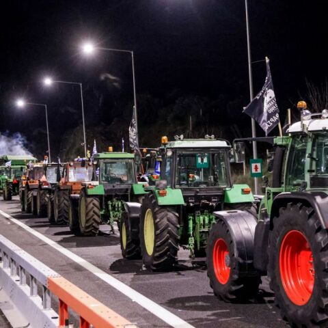 Μπλόκο αγροτών στα Τέμπη
