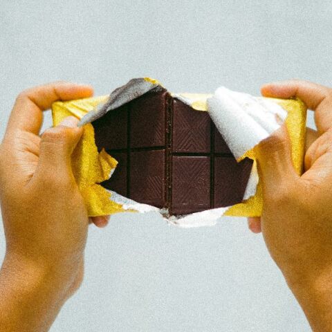 Μαύρη σοκολάτα: Είναι στ' αλήθεια πιο υγιεινή από τη γάλακτος;