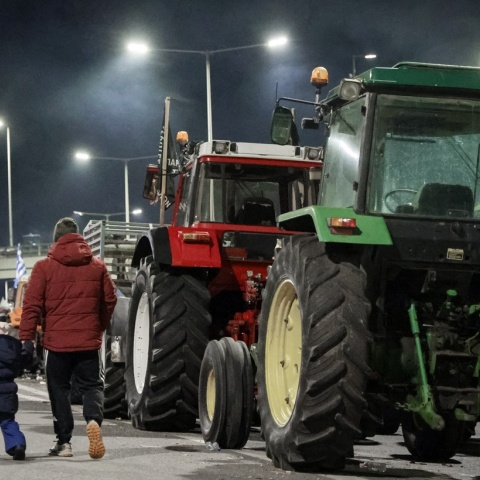 Αγρότες και τρακτέρ 