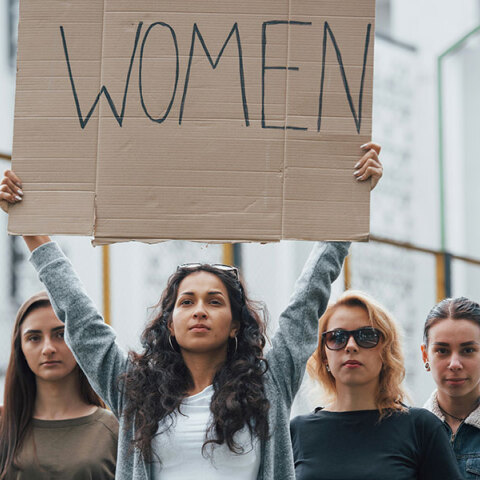 Η φαντασίωση του σωτήρα: γυναίκες, πατριαρχία και η ανάγκη για ασφάλεια