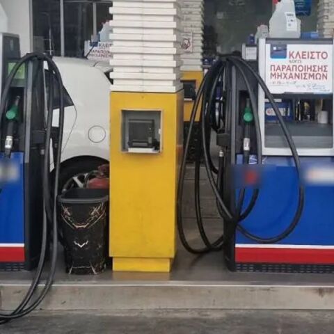 «Πειραγμένες» αντλίες: Πώς έκλεβαν από 15-35 ευρώ σε κάθε γέμισμα - Σαρωτική επιχείρηση της ΕΛΑΣ σε πάνω από 30 βενζινάδικα