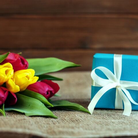 Δώρο και λουλούδια