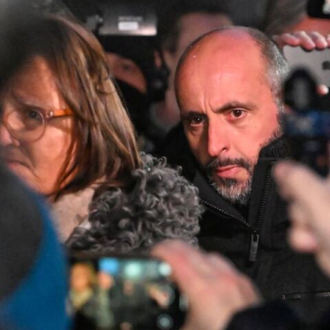 Έντονη διαμαρτυρία της Ιταλίας για την αποφυλάκιση του ιδιοκτήτη του κλαμπ στο Κραν Μοντανά, κάνοντας λόγο για κίνδυνο φυγής και προσβολή των θυμάτων.