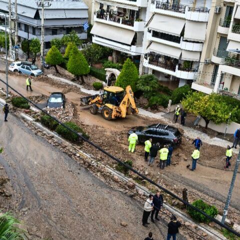Γλυφάδα: Έργα του ΔΕΔΔΗΕ «δείχνει» ο Δήμαρχος για τις καταστροφές - Τι απαντά ο Διαχειριστής