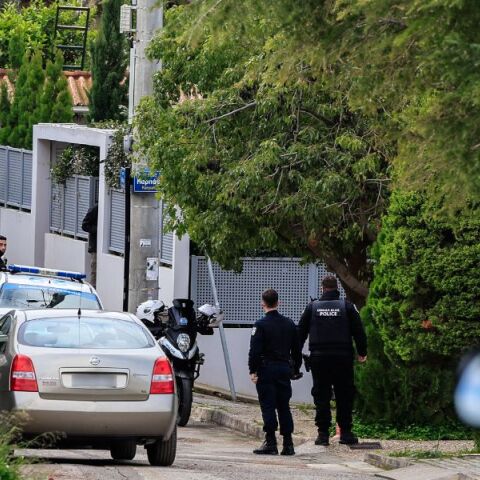 Γλυφάδα: 46χρονος με βεβαρημένο ιστορικό σκότωσε τον πατέρα του - Είχε δολοφονήσει τη μητέρα του το 2014 - «Θα σκοτώσω και τα αδέλφια μου», φώναζε