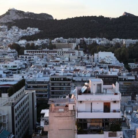 Το ΥΠΕΝ δρομολογεί νέα προγράμματα για εξοικονόμηση ενέργειας σε κτίρια, με πόρους 2 δισ. ευρώ και κίνητρα για αναβάθμιση