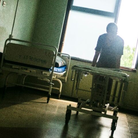 Ιός Nipah: Πώς μεταδίδεται και ποια είναι τα συμπτώματά του