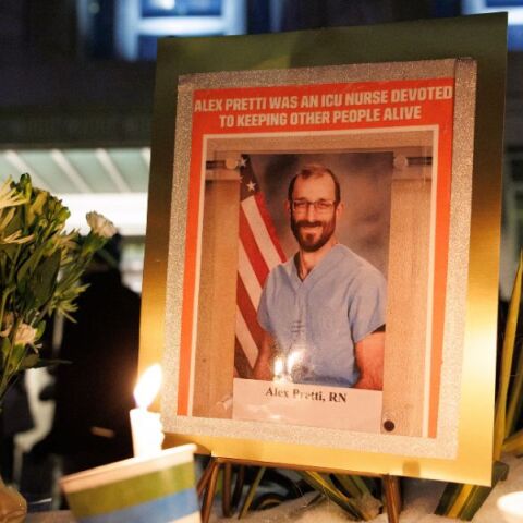 Μινεάπολη: Βίντεο δείχνουν συμπλοκή του Άλεξ Πρέτι με πράκτορες 11 μέρες πριν σκοτωθεί - Η οικογένεια καταγγέλλει αναίτια βία και ψεύδη από την κυβέρνηση Τραμπ.