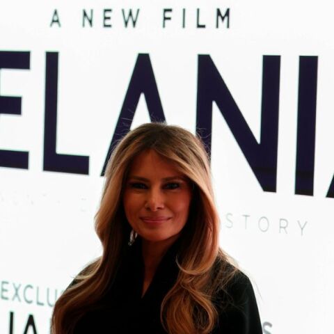 Ο Τζίμι Κίμελ αποκαλεί το ντοκιμαντέρ της Μελάνια Τραμπ «μίζα 75 εκατ. δολαρίων», ενώ οι πωλήσεις εισιτηρίων παραμένουν μηδενικές σε πολλές αίθουσες.