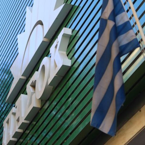 Μην παίρνετε στα σοβαρά τα στελέχη του ΠΑΣΟΚ. Τρολάρουν. 