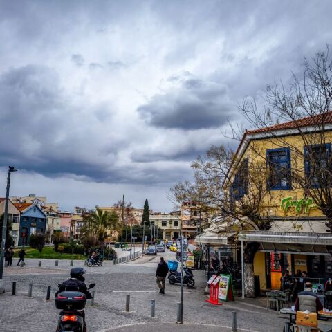 Συννεφιασμένο το Θησείο