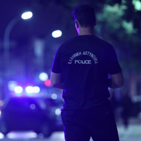 Σύλληψη 54χρονης στη Θεσσαλονίκη: Επιχείρησε να κάψει Ι.Χ. με οινόπνευμα στον Δενδροπόταμο - Ακινητοποιήθηκε και συνελήφθη από αστυνομικούς 