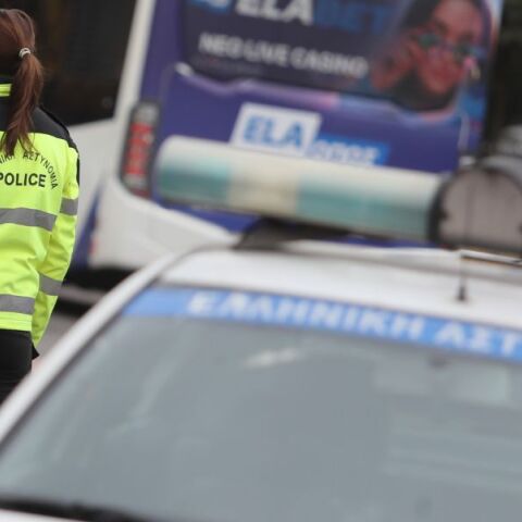 Θεσσαλονίκη: Σύλληψη 17χρονου για απάτη - 59χρονη υποψιάστηκε τον υποτιθέμενο λογιστή, ειδοποίησε την ΕΛΑΣ και παγίδευσε τον ανήλικο «εισπράκτορα»