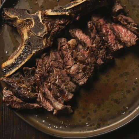 Τσικνοπέμπτη: 7 ταβέρνες που ρίχνουν κρέας στη φωτιά