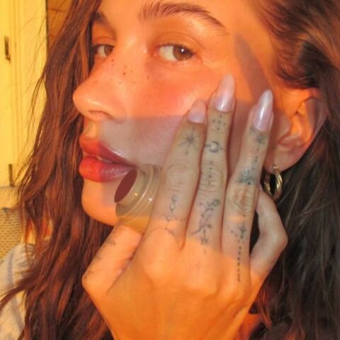 Πέντε χρώματα νυχιών που δείχνουν πάντα κομψά