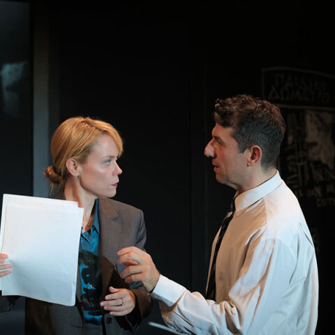 «Ο εχθρός του λαού» στο θέατρο Κνωσός