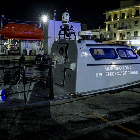 Σκάφος του Λιμενικού στο λιμάνι της Χίου