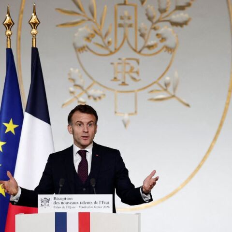 Ο Εμανουέλ Μακρόν καλεί την Ευρώπη να λειτουργήσει ως παγκόσμια δύναμη, ζητώντας κοινό δανεισμό και επενδύσεις σε άμυνα, ενέργεια, τεχνητή νοημοσύνη