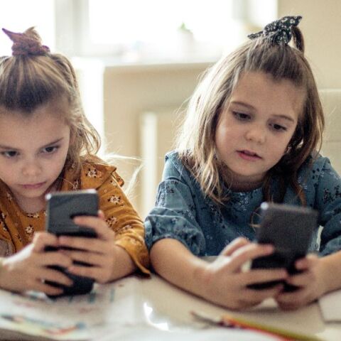 Παπαστεργίου για social media: Τα παιδιά μας κινδυνεύουν - Ερχονται απαγορεύσεις και περιορισμοί ανάλογα με την ηλικία