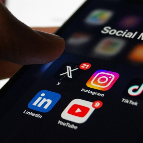 Στο «εδώλιο» Instagram και YouTube με την κατηγορία του εθισμού