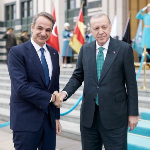 O Κυριάκος Μητσοτάκης και ο Ρετζέπ Ταγίπ Ερντογάν έξω από το Λευκό Παλάτι της Άγκυρας