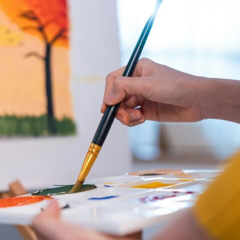 Η Ιρλανδία γίνεται η πρώτη χώρα παγκοσμίως που θεσπίζει μόνιμο βασικό εισόδημα για καλλιτέχνες, επενδύοντας στον πολιτισμό ως εργαλείο ανάπτυξης