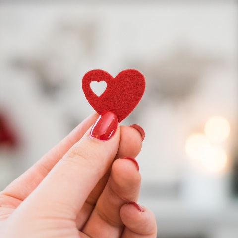 Ποιοι γιορτάζουν σήμερα 14 Φεβρουαρίου 2026; Το εορτολόγιο της Athens Voice σου τους θυμίζει. Μην ξεχάσεις να τους δώσεις τις καλύτερες ευχές σου!