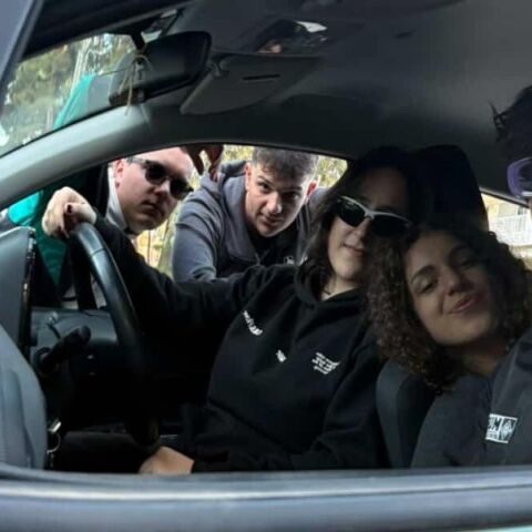 «Γυαλιά Καρφιά» αυτές τις Απόκριες: Το νεανικό live που αναμένεται να τα σπάσει όλα