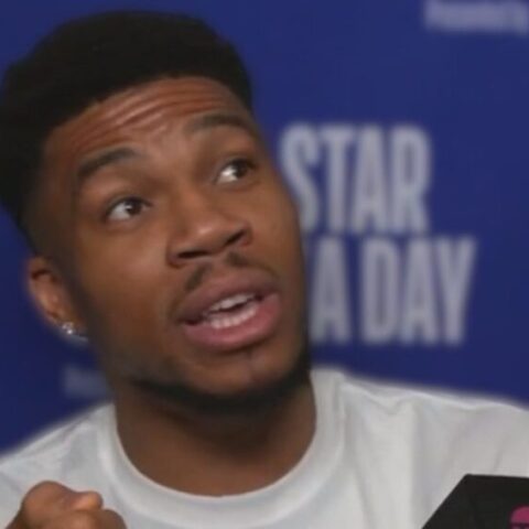 Ο Γιάννης Αντετοκούνμπο κλήθηκε να απαντήσει στο δίλημμα «Μέσι ή Κριστιάνο Ρονάλντο» και έδωσε μία άκρως απολαυστική απάντηση.