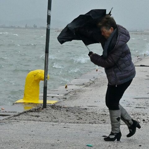 Μήνυμα του 112 στη Χίο λόγω της κακοκαιρίας: «Περιορίστε τις μετακινήσεις»