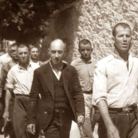 Φωτογραφία που φέρεται να απεικονίζει την εκτέλεση 200 Ελλήνων αντιστασιακών στο Σκοπευτήριο της Καισαριανής το 1944